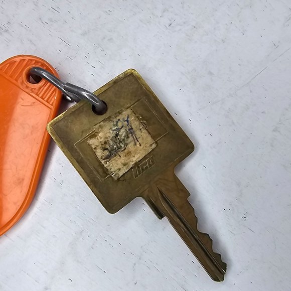 Vintage Comfort Inn Hotel Room Key Fob Murfreesboro Tennessee - Picture 6 of 6